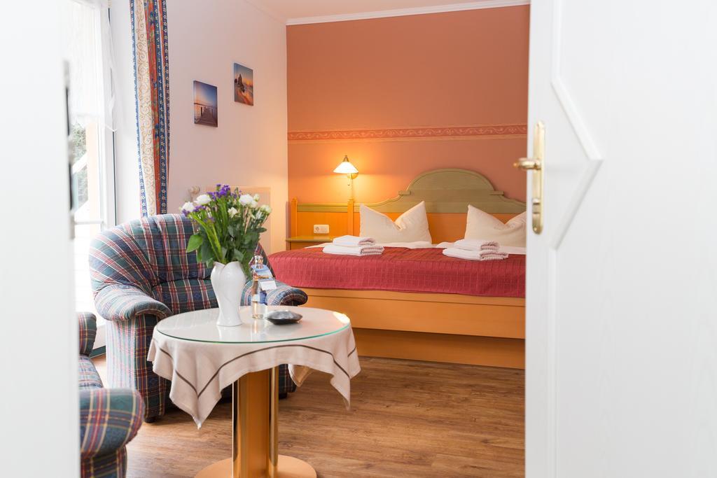 Hotel Garni Am Deich Zingst Oda fotoğraf