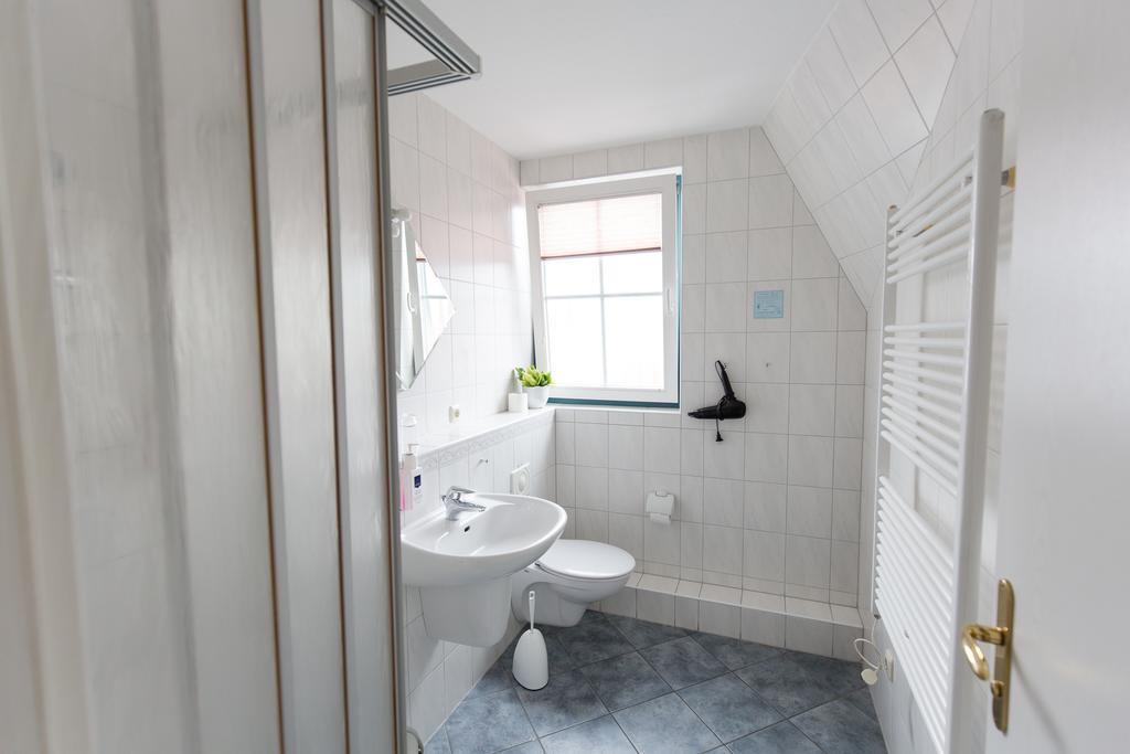 Hotel Garni Am Deich Zingst Oda fotoğraf